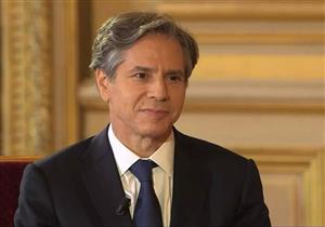 إجبار وزير الخارجية الأمريكي السابق على مغادرة الشاطئ حافي القدمين (صور)