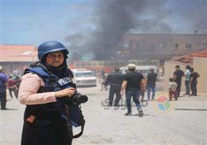 بين نارين.. كيف تعيش مصورة فلسطينية في غزة وسط القصف الإسرائيلي؟ (صور)