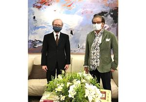 السفير الياباني: شعرت بسحر وجاذبية شديدة تجذبني للتعمق في لوحات فاروق حسني