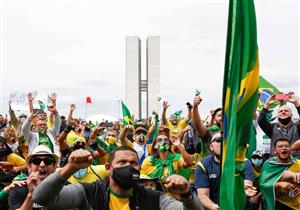 الآلاف يتظاهرون في البرازيل ضد سياسات الرئيس بشأن كوفيد-19