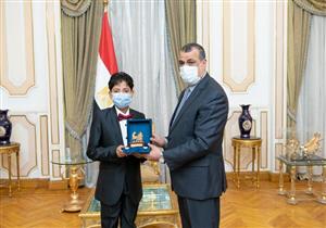 وزير الإنتاج الحربي يكرم الطلاب الفائزين بجوائز في المسابقة الدولية للعلوم والهندسة