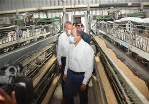 وزير التنمية المحلية يختتم زيارته للقليوبية بتفقد مشروع إنتاج الـ30 مليون بيضة بالخانكة 