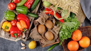 10 أطعمة مذهلة تحميك من السرطان.. فوائدها تفوق التوقعات