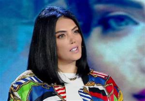 حورية فرغلي تكشف على الهواء عن وجهها بعد إجراء 4 عمليات جراحية