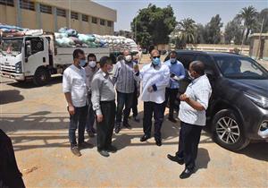 صور.. محافظ أسيوط يتفقد الصوامع لمتابعة أعمال توريد القمح