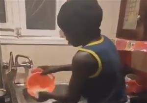 "صوروه بيغسل المواعين".. تفاصيل التنمر على طفل سوداني في عين شمس