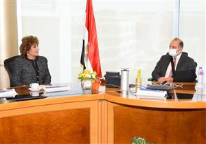 "الهجرة" تنظم لقاء سيدة أعمال مصرية بأمريكا مع رئيس البورصة 