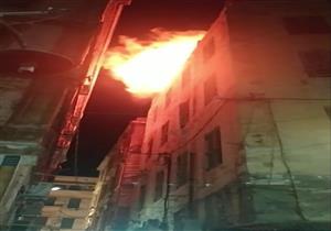 صور.. إخماد حريق أعلى سطح عقار في محطة الرمل وسط الإسكندرية