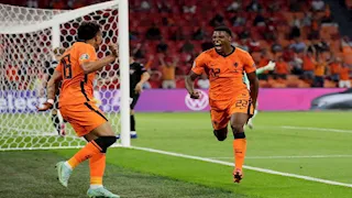 هولندا تكتسح السويد بخماسية وتتصدر مجموعتها في كأس العالم