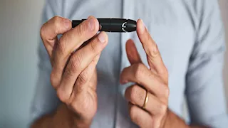 "تظهر باكرا".. علامات يومية تشير إلى ارتفاع مستوى السكر 