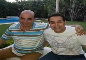  فيديو.. حكيم يدعم الشاعر أمل الطائر قبل حضوعه لجراحة 