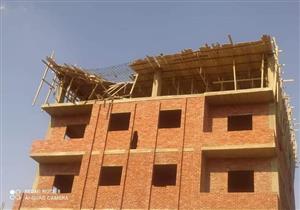 جهاز حدائق أكتوبر يوقف أعمال بناء مخالف بقطعتى أرض ويصادر مواد ومعدات البناء