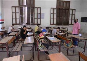 تداول امتحان الإنجليزي لطلاب الثانوية العامة "علمي"