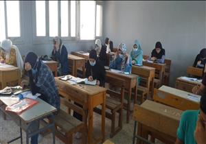 بعد قليل.. طلاب الثانوية العامة "منازل" يؤدون الامتحان التجريبي 