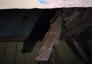 بالصور.. انهيار سقف عقار بحي المنتزه في الإسكندرية