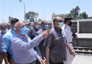 ضبط  11 راكبا بدون تذكرة.. وزير النقل يستقل قطارا للاطمئنان على مستوى الخدمة