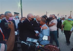 بالصور.. محافظ جنوب سيناء يسلم ذوي الهمم دراجات نارية وكراسي متحركة