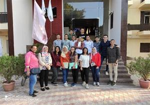 الجامعة الأمريكية: فتح باب التقديم لبرنامج المنح الجامعية لطلاب المدارس الحكومية