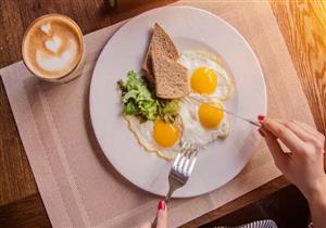 هل يؤثر تناول الطعام على قراءة ضغط الدم لديك؟