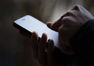 هل يجوز اللعب وتصفح الموبايل أثناء قراءة الأذكار؟.. وأمين الفتوى: "المشغول لا يشغل"