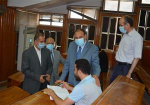 بالصور.. نائب رئيس جامعة الأزهر يتفقد لجان الامتحانات بفرع أسيوط