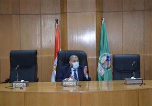 محافظ المنيا يبحث توصيل مرافق 78 عمارة ضمن مشروع "عواصم المحافظات"