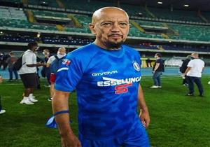 العمر مجرد رقم.. مطرب إيطالي يتحول للاعب كرة قدم في سن الـ 64