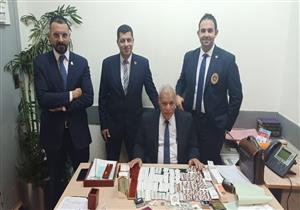 ضبط أقراص مخدرة وبذور ماريجوانا مع راكب قادم من لندن إلى مطار القاهرة
