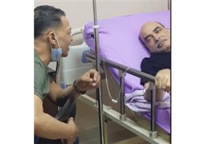 طارق الشيخ يرد على الانتقادات بعد غنائه لـ أمل الطائر بالمستشفى 