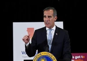 بايدن يختار رئيس بلدية لوس أنجليس لمنصب سفير الولايات المتحدة في الهند