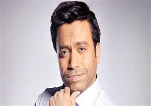 سامح حسين يشوق جمهوره لعمل مع سارة درزاوي