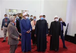 وكيل الأزهر وأمين البحوث الإسلامية ورئيس قطاع المعاهد يتفقدون جناح الأزهر بمعرض الكتاب
