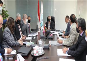 وزيرة البيئة تستعرض الاستراتيجية الوطنية للحد من استخدام الأكياس البلاستيكية 