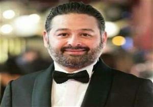 إطلالة أنيقة لـ أمير شاهين وزوجته في افتتاح مهرجان القاهرة السينمائي