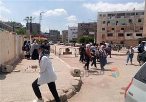 شكاوى من صعوبة امتحان "فيزياء" الثانوية العامة بالقليوبية- صور