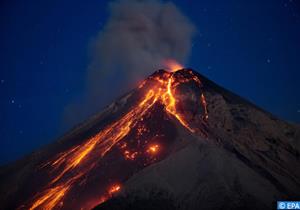 الفلبين تخفض مستوى التأهب لبركان تسبب في نزوح 21 ألف شخص