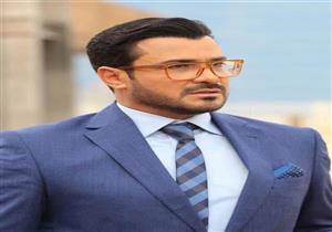 بالأسود.. أول ظهور لمحمد رجب بعد وفاة والده