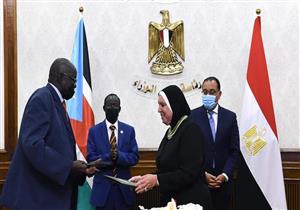 مدبولي ونائب رئيس جنوب السودان يشهدان التوقيع على وثائق لتعزيز التعاون المشترك