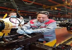 رئيس "عمال مصر" يزور مصنع الجرارات الزراعية في بيلاروسيا