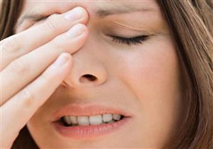  أسباب رفة العين.. مشكلة طبية أم نذير شؤم؟