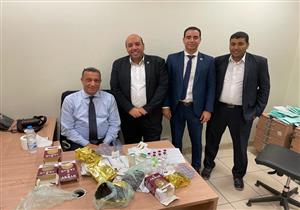 ضبط راكب أخفى أدوية علاج سرطان داخل علب شاي في مطار القاهرة (صور)