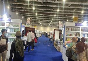 بالصور.. إقبال متوسط في خامس أيام معرض القاهرة الدولي للكتاب