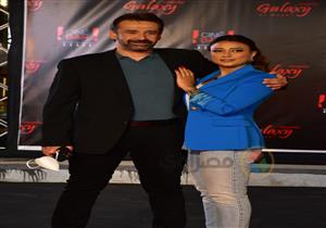 بالصور| "دبلتين" وكارت محامي طلاق.. هدية لمشاهدي "البعض لا يذهب للمأذون مرتين"