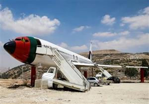 فلسطينيان يحولان طائرة "بوينغ 707" إلى مقهى وصالة أفراح