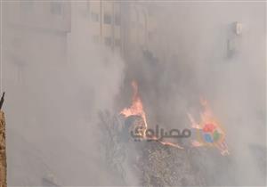 الحماية المدنية تواصل الدفع بسيارات الإطفاء للسيطرة على حريق ورشة خشب دار السلام "فيديو"