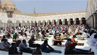 محمد بسيوني قارئًا.. شعائر صلاة الجمعة من الجامع الأزهر - بث مباشر