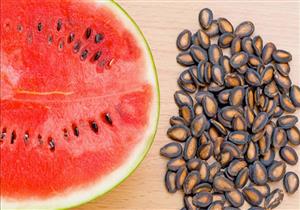 تأثير بلع بذور البطيخ دون قصد على صحة الجسم.. هل مضر؟