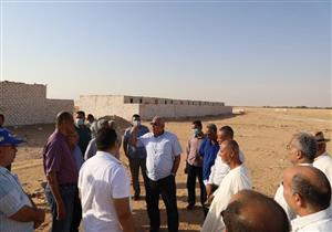 صور.. محافظ الوادي الجديد يتفقد تنفيذ "حياة كريمة" في "قرى الأربعين"