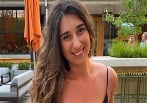 متسوقة تتفاجأ بثعبان كبير يتدلى من رف بمتجر في سيدني. فماذا فعلت؟ 