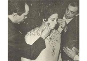 "تضع المكياج في الكواليس".. صور نادرة لكوكب الشرق أم كلثوم